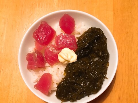 妊婦の小腹丼　漬けマグロ×生もずく